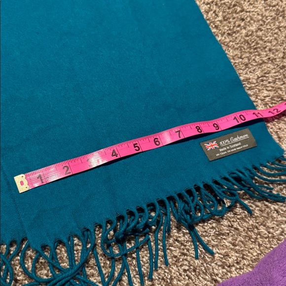 Gorgeous 100% cashmere fringed scarf in beautiful aqua/teal color - EUC! - Picture 4 of 6